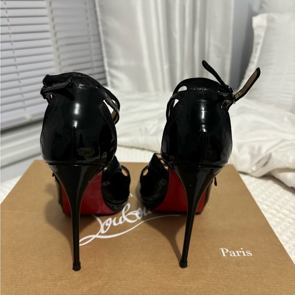CHRISTIAN LOUBOUTIN OPEN TOE PATENT-BLACK HEELS bottoms sealed SZ: 7 barely worn - Picture 4 of 5